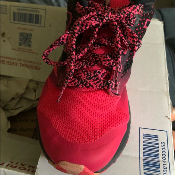 Trail runner.  Bright pink tread   Will update - Picture 2 of 3
